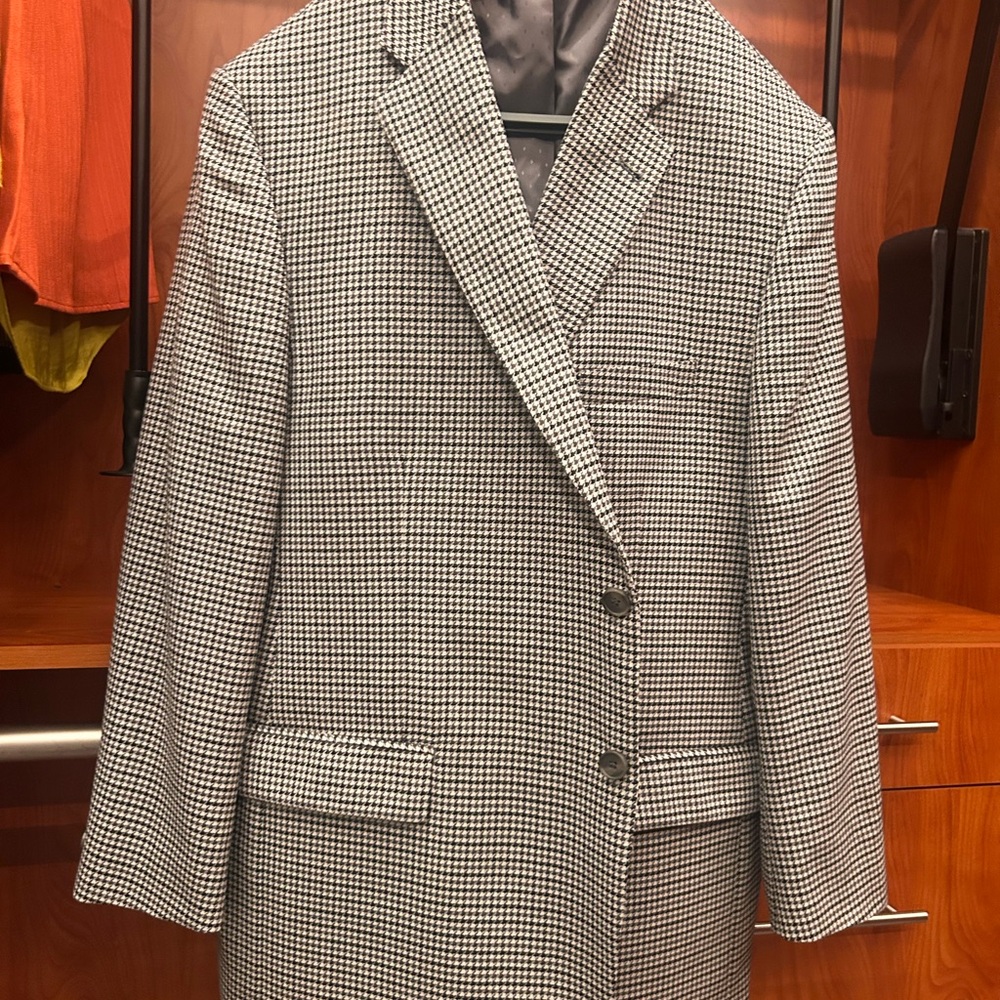 Gray and White Checkered Sport Coat with Notch Lapel